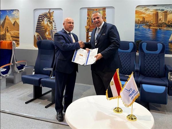 وزير النقل يتفقد جناح ترست ببرلين ويسلمها شهادة المعيار الدولي لصناعات السكك الحديدية