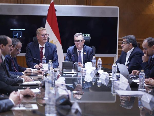 وزيرا التخطيط والبترول يبحثان تطورات قطاع الطاقة وزيادة الإنتاج المحلي