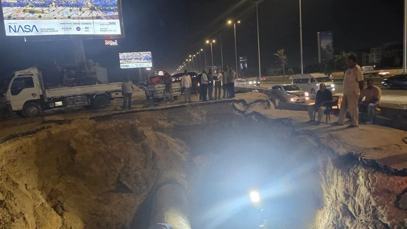 الانتهاء من إصلاح كسر بخط مياه بطريق الواحات 