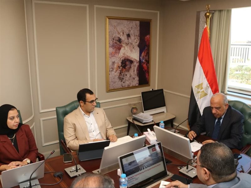 خلال الاجتماع