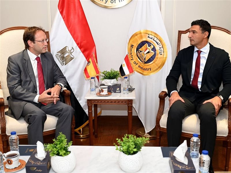 وزير الصناعة