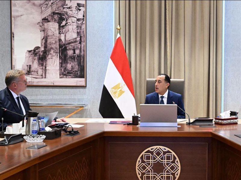 خلال الاجتماع