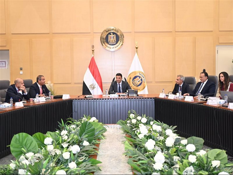 اجتماع وزير الاستثمار