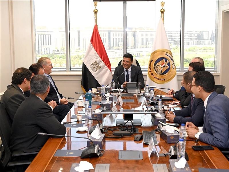 اجتماع وزير الصناعة