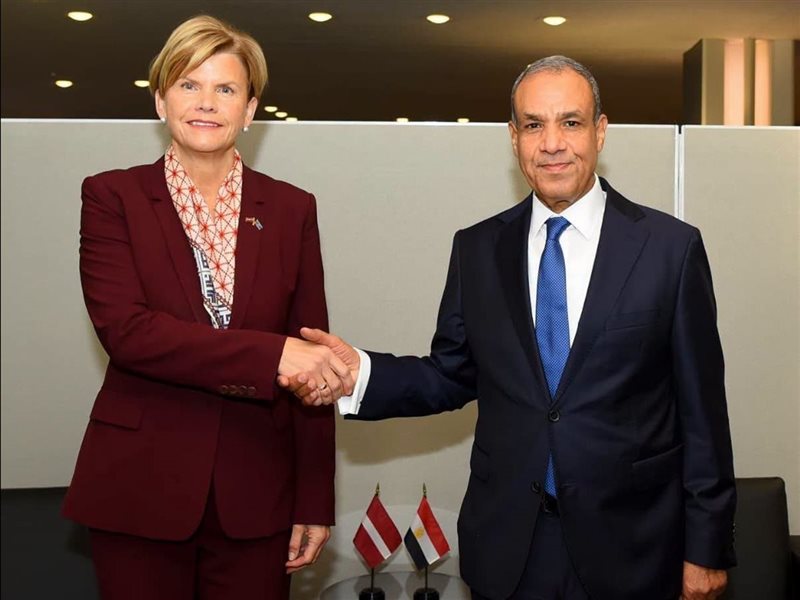 وزير الخارجية المصري يلتقي نظيرته اللاتفية