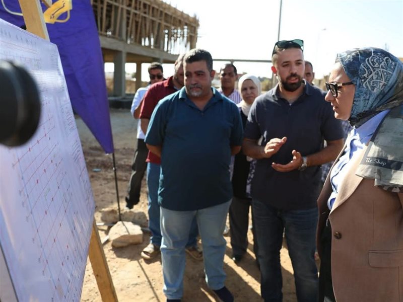 تفقدت حنان مجدي، محافظ الوادي الجديد، أعمال إنشاء أحدث مصنع 