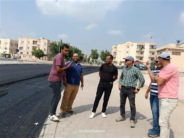 رئيس جهاز العبور يتابع أعمال تطوير ورفع كفاءة الطرق بالمدينة