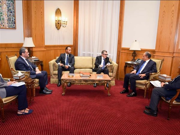 وزير الخارجية يستقبل وزير التخطيط لبحث دعم التنمية الاقتصادية والتعاون الدولي