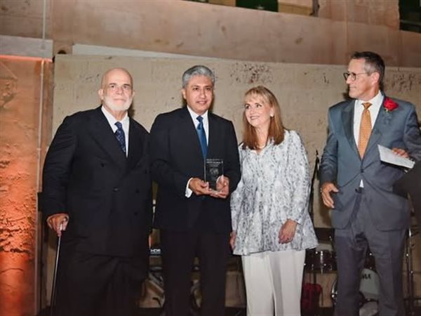 وزير السياحة المصري يحصد جائزة الريادة العالمية من المجلس العالمي للسياحة والسفر