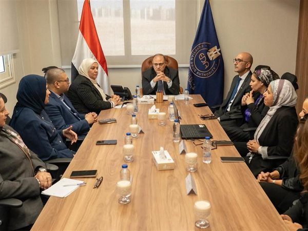 هيئة الدواء تبحث مع «فايزر» تعزيز الوعي الدوائي وتطوير المنظومة الصيدلية