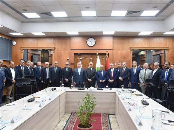 نائب وزيرة الإسكان: تحسين كفاءة الطاقة وضمان جودة المياه بمحطات التحلية