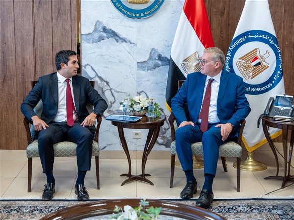 مباحثات بين البترول وفيرتيجلوب لإقامة مجمع للأسمدة الفوسفاتية بالعين السخنة باستثمارات تتجاوز 1.5 مليار دولار