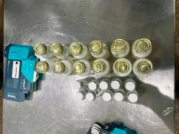 جمارك مطار القاهرة تحبط 3 محاولات تهريب مخدرات وأدوية لعلاج السرطان