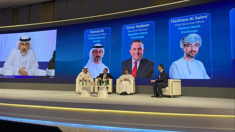 رئيس البورصة المصرية يستعرض تطورات السوق وخطط جذب الاستثمار