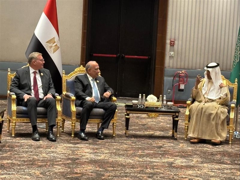 خلال المباحثات