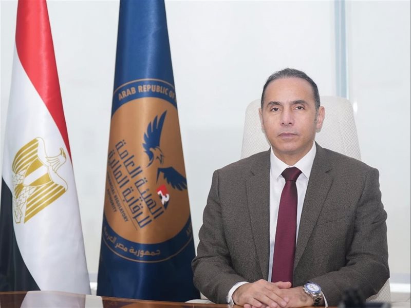 الدكتور إسلام عزام