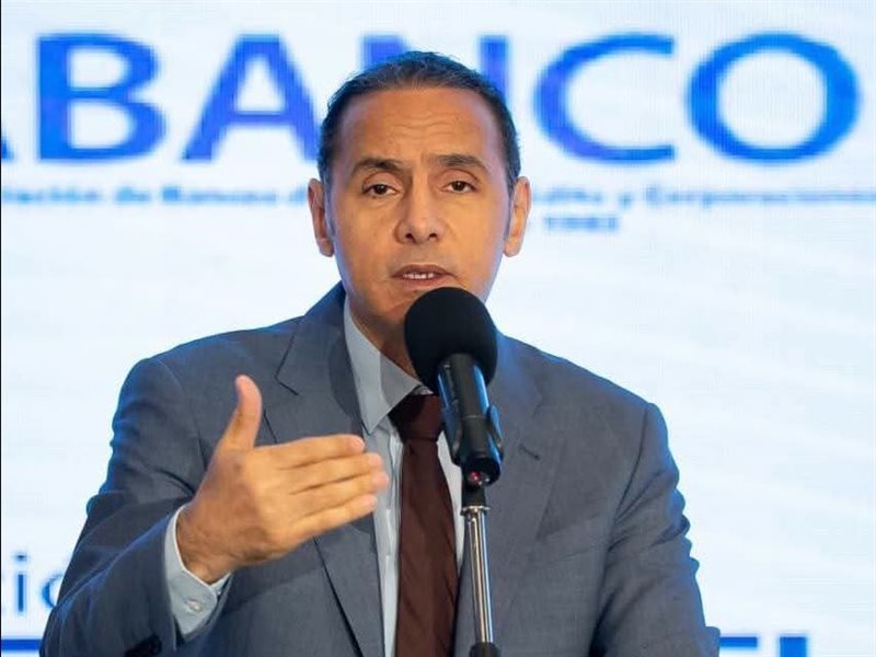 الدكتور إسلام عزام، رئيس الهيئة العامة للرقابة المالية